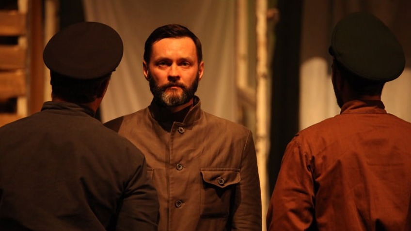 Актер театра «Живая вода» Олег Осипов в роли царского лейб-медика Евгения Боткина