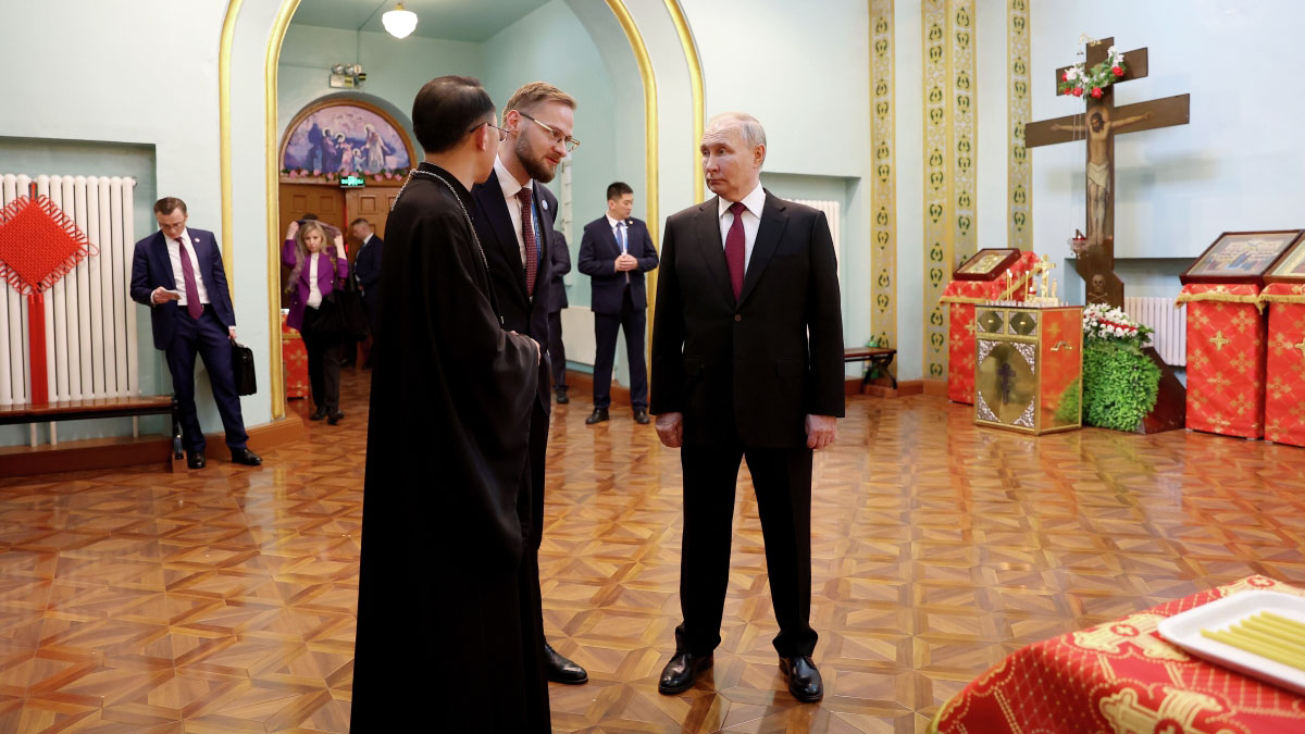 Путин подарил икону Спаса Нерукотворного Покровскому храму в Харбине