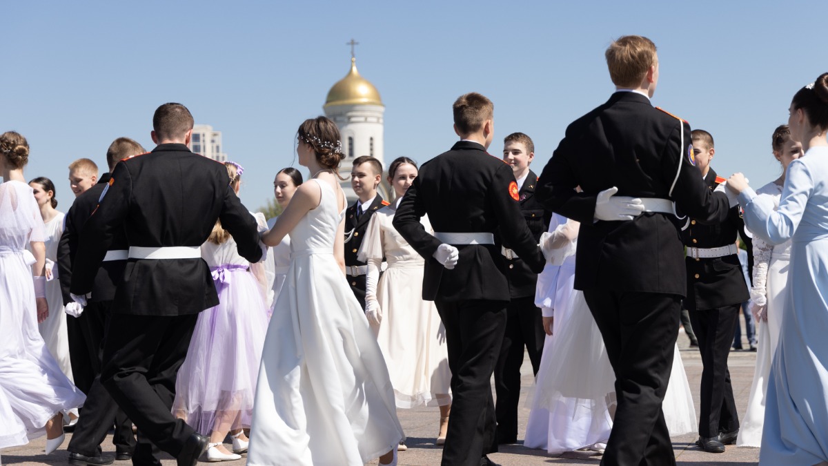 «Бал наследников Победы» прошел у Музея Победы