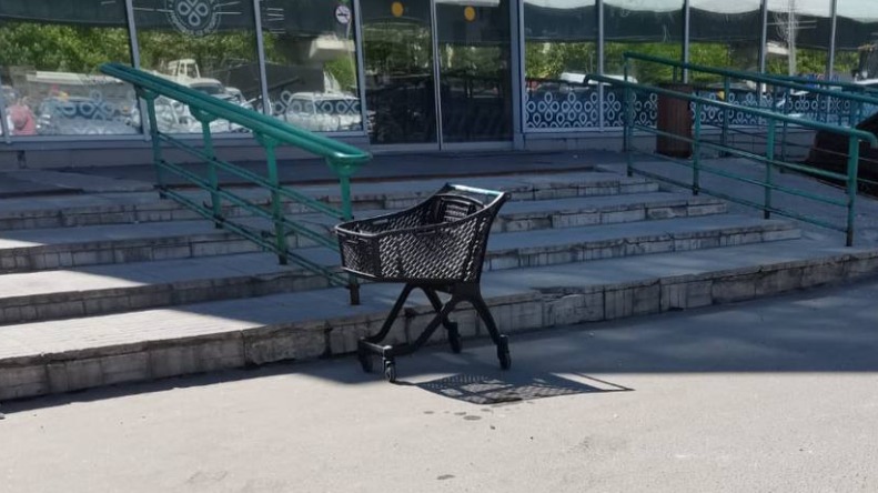 Москвичка оставила грудного ребенка на ступенях супермаркета и ушла