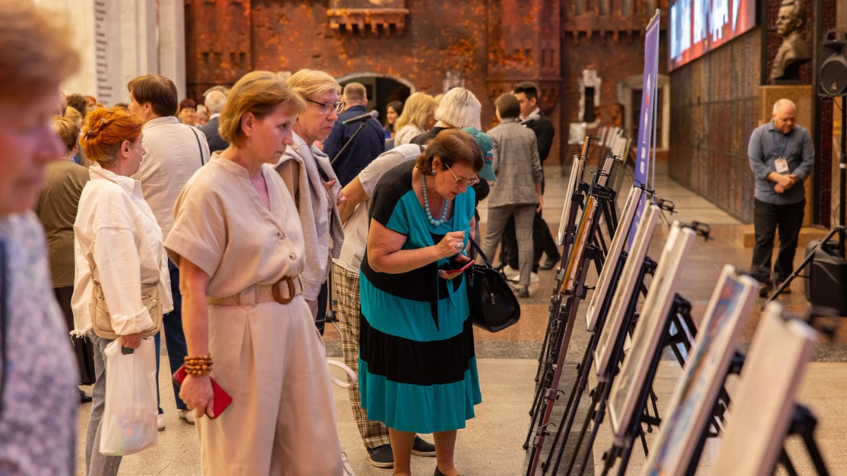 В Музее Победы открылась выставка рисунков «Победный май»