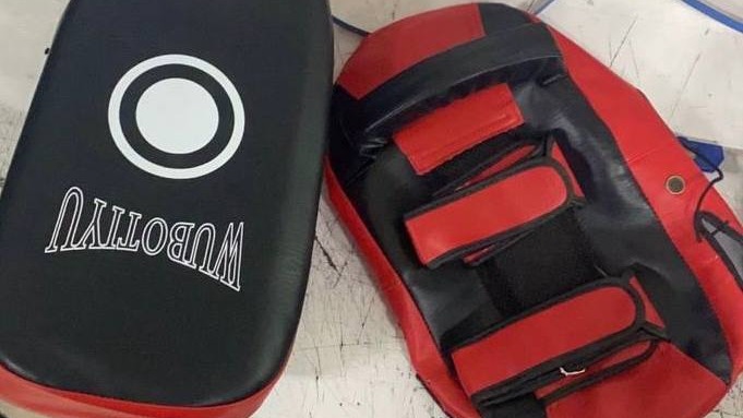 Боксерские лапы с марихуаной нашли в Шереметьеве в посылке из Таиланда