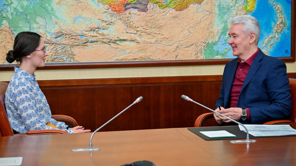 Мэр Москвы Сергей Собянин провел прием граждан. Жительница Новомосковского округа Татьяна Сутула попросила решить проблему освещения 