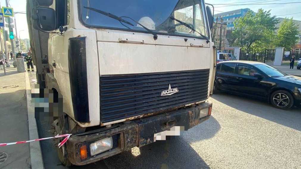 Грузовик насмерть сбил ребенка на пешеходном переходе на юго-востоке Москвы