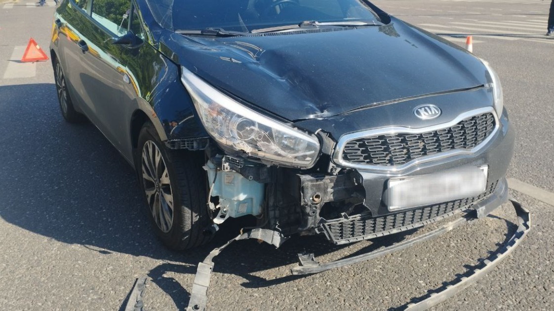 Водитель сбил электросамокатчика на пешеходном переходе в Зюзино