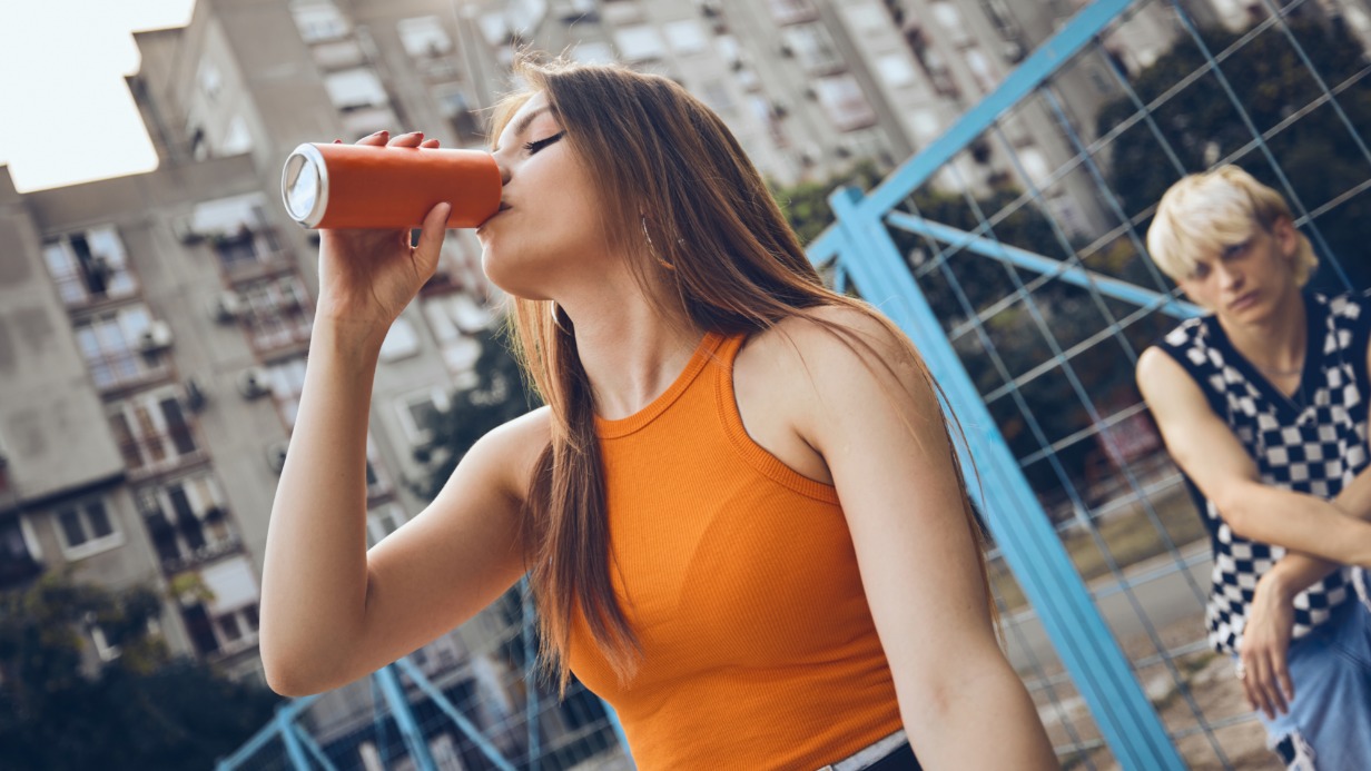 Апатия и внезапная смерть: чем грозит употребление энергетиков