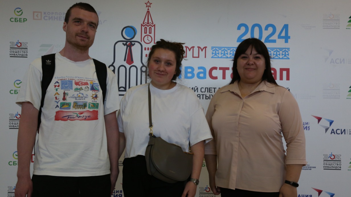 Участники семинара «Самозанятость для каждого» Вячеслав и Виктория Логиновы и его ведущая Екатерина Кустова (справа налево)