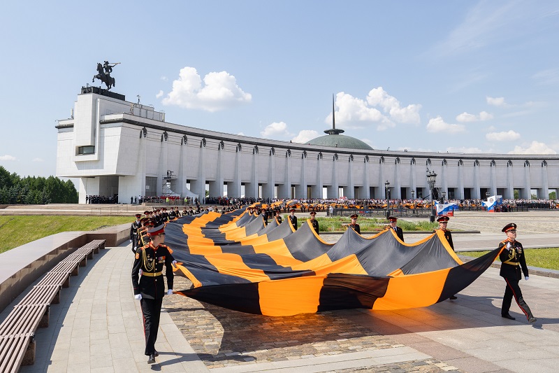  Более 2,6 тысяч кадет стали участниками парада у стен Музея Победы