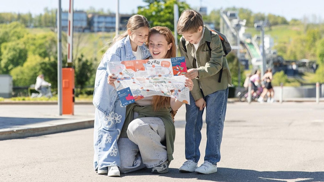 Родителей с детьми пригласили на прогулки по летним маршрутам в Москве