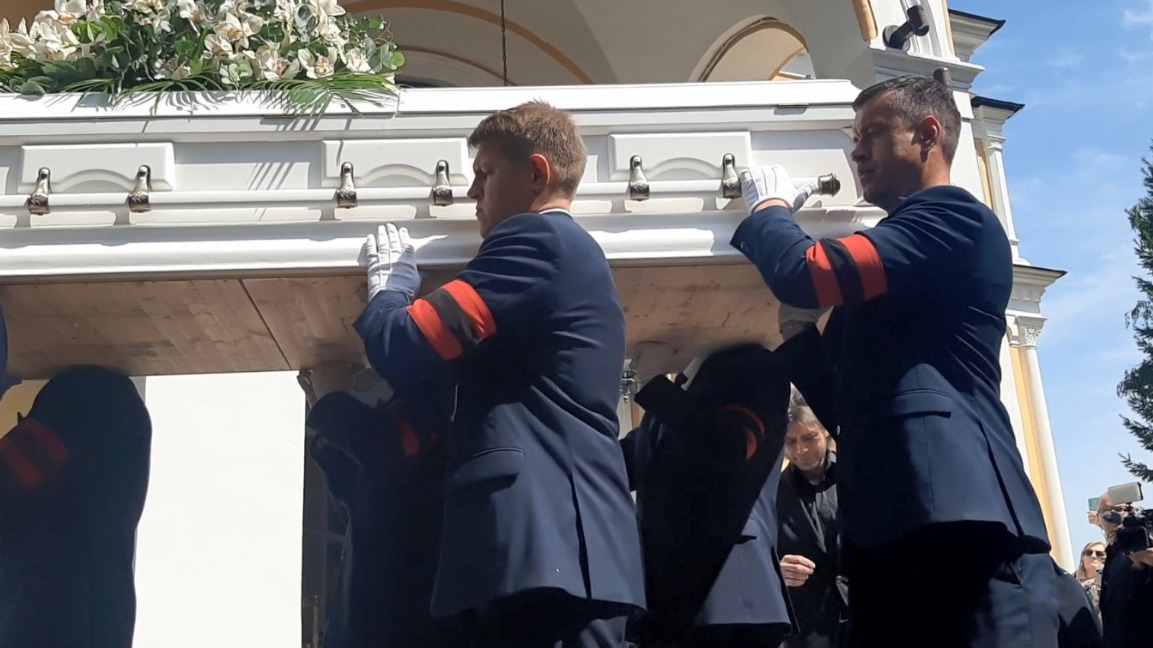 Стало известно, где расположилась могила Анастасии Заворотнюк