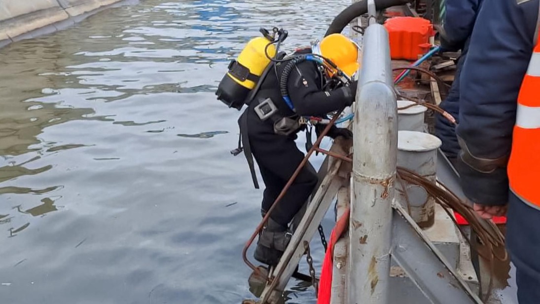 Специалисты завершили перекладку кабельных линий на дне Москвы-реки