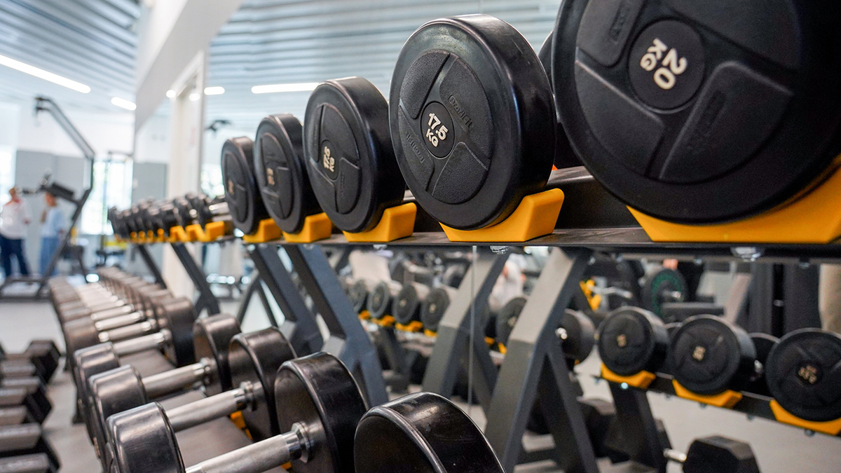 Общественник Иванов призвал ввести обязательный дресс-код в спортзалах