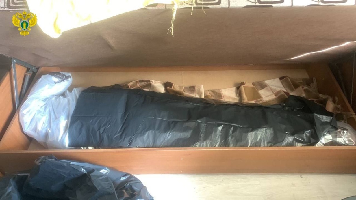 Супруги из Москвы полтора месяца прятали в диване тело убитого родственника