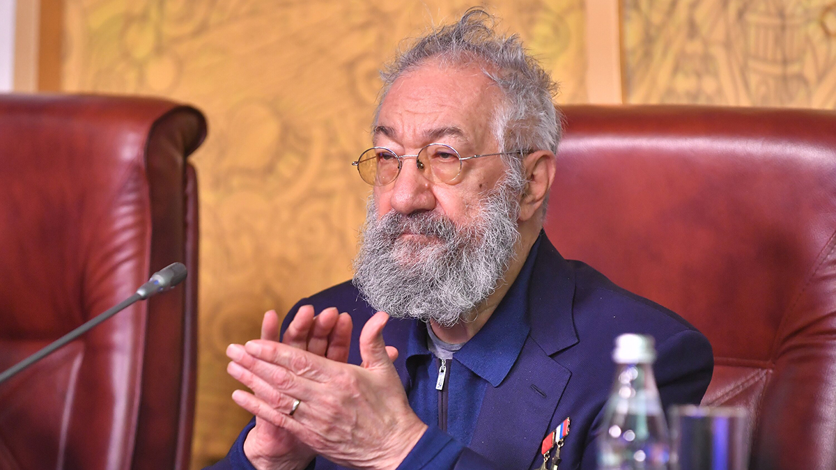 Самолет компании «Ямал» назвали в честь полярника и бывшего депутата Госдумы 