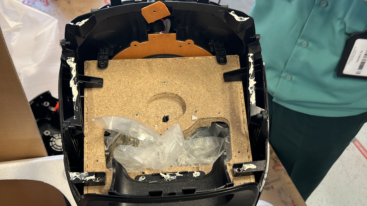 Столичные таможенники нашли колонку с марихуаной в посылке из Калифорнии