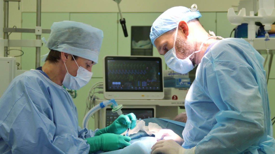 Врачи Минздрава России восстановили нерв девочке после осколочного ранения