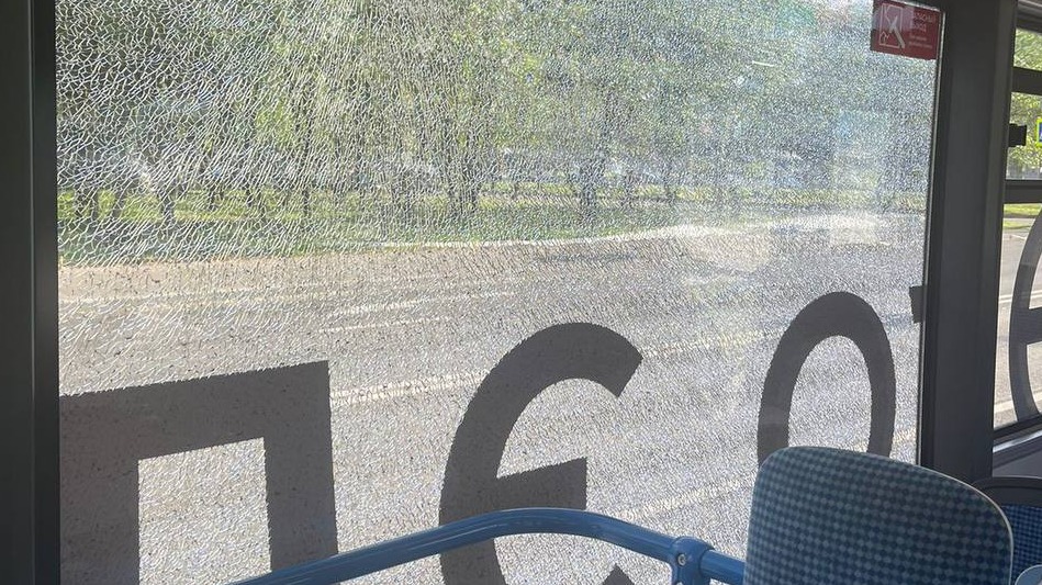 Неизвестный открыл стрельбу по людям из окна квартиры на улице Костромской