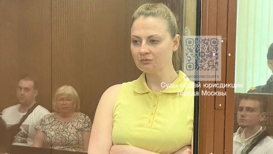 Суд арестовал вторую женщину за поврежденный памятник Жукову в Москве