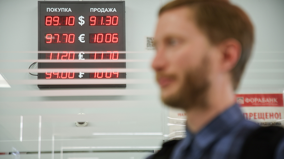 Вслед за нефтью: что происходит с курсом рубля 