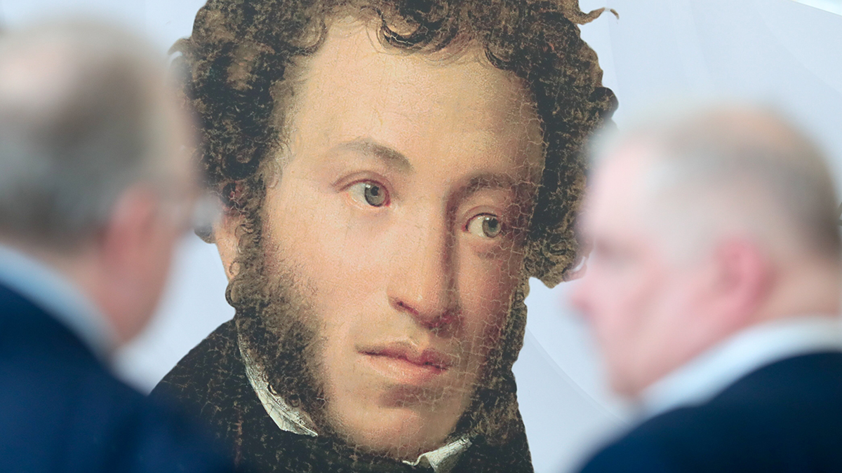 Памятник Пушкину на площади Искусств в Петербурге отреставрируют