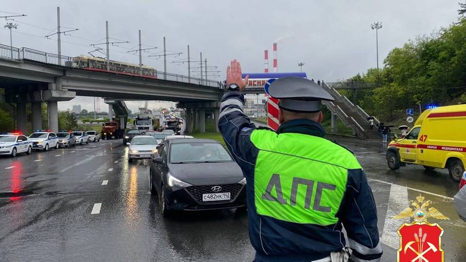 «Выпали из трамвая на ходу»: очевидец рассказал о ДТП с сотней пострадавших в Кемерове