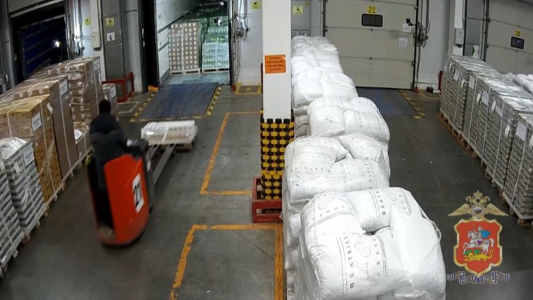 Водитель угнал в Подмосковье две фуры с грузом на семь миллионов рублей