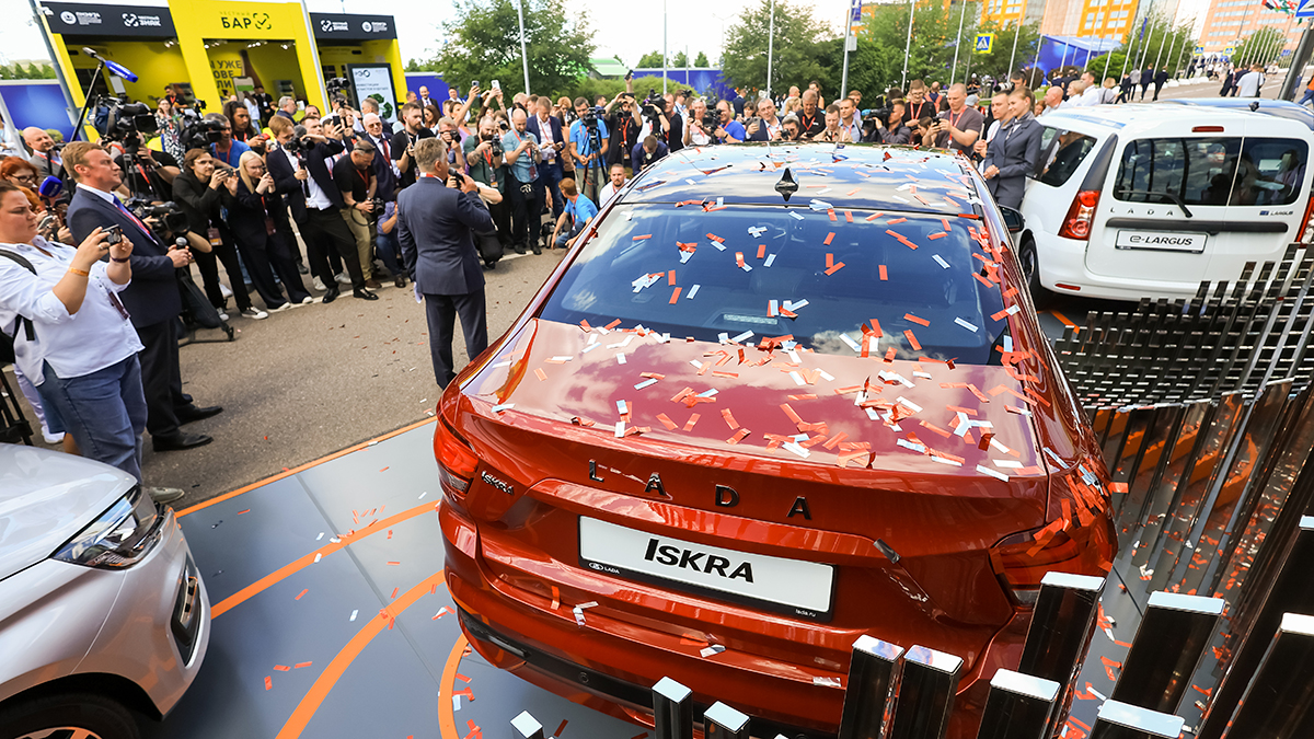 Продажи новых автомобилей в России могут снизиться на 15 процентов