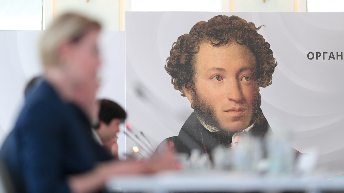 Минкульт сообщил о трудностях с исправлением ошибки в имени убийцы Пушкина 