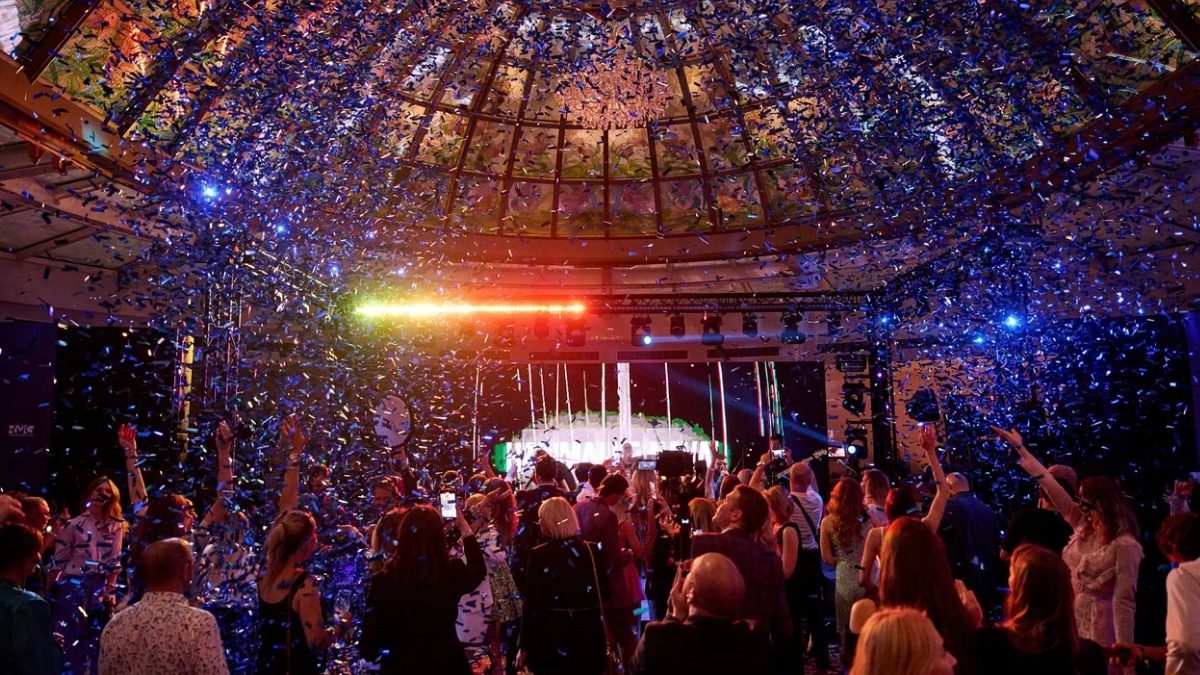 «Русская Медиагруппа» устроила на ПМЭФ масштабную неформальную вечеринку