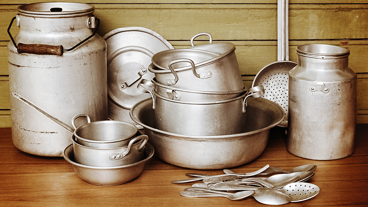 Проходит через кишечник: эксперт Малоземов рассказал о вреде алюминиевой посуды 