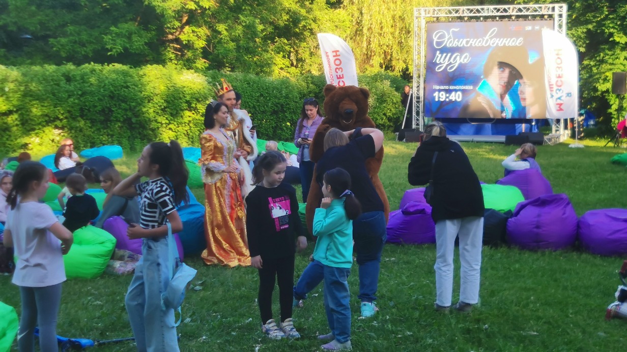 Летний сезон семейных кинопоказов «РостоКИНО» открылся «Обыкновенным чудом»