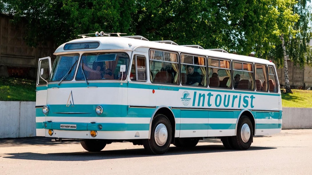 Специалисты Музея транспорта Москвы отреставрировали автобус ЛАЗ-697М «Турист»