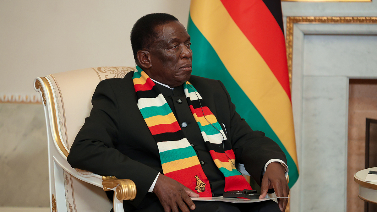 ZBC: Вертолет президента Зимбабве потерпел крушение