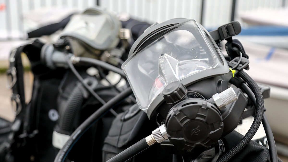 Водолазы в Греции достали колокол и плитку с затонувшего «Британника» 