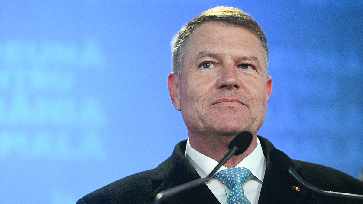 Президент Румынии Йоханнис объявил об отставке