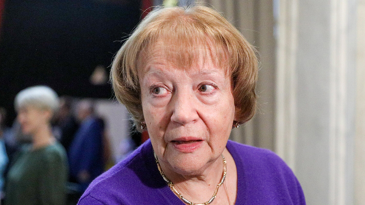 Сергей Собянин поздравил с днем рождения народную артистку РФ Елену Санаеву