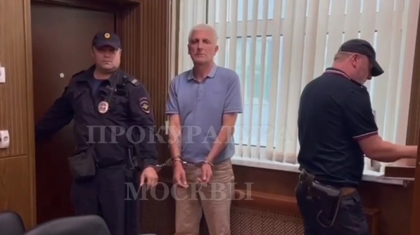 Злоумышленник пырнул мужчину ножом в центре Москвы