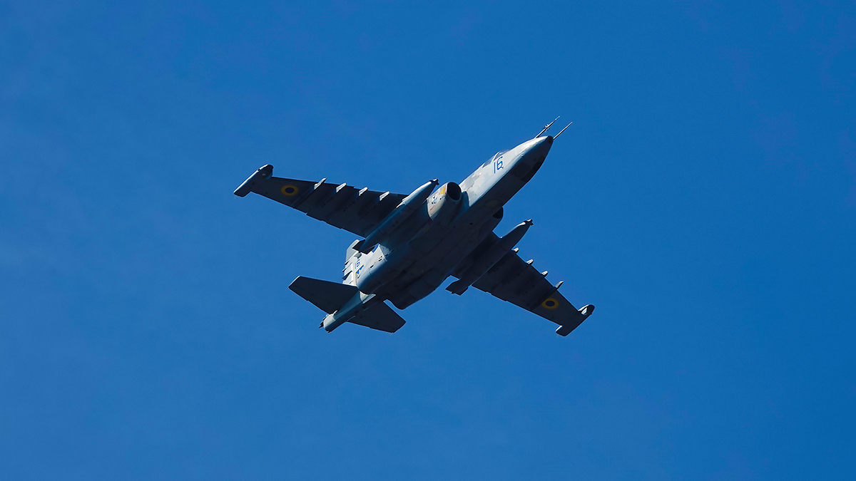 Украинский самолет Су-25 уничтожили на аэродроме в Днепропетровской области