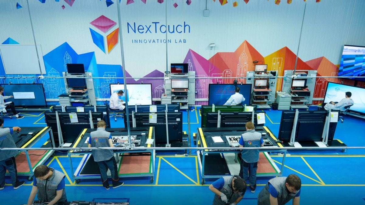 Собянин: Московские производители увеличивают выпуск продукции для детей