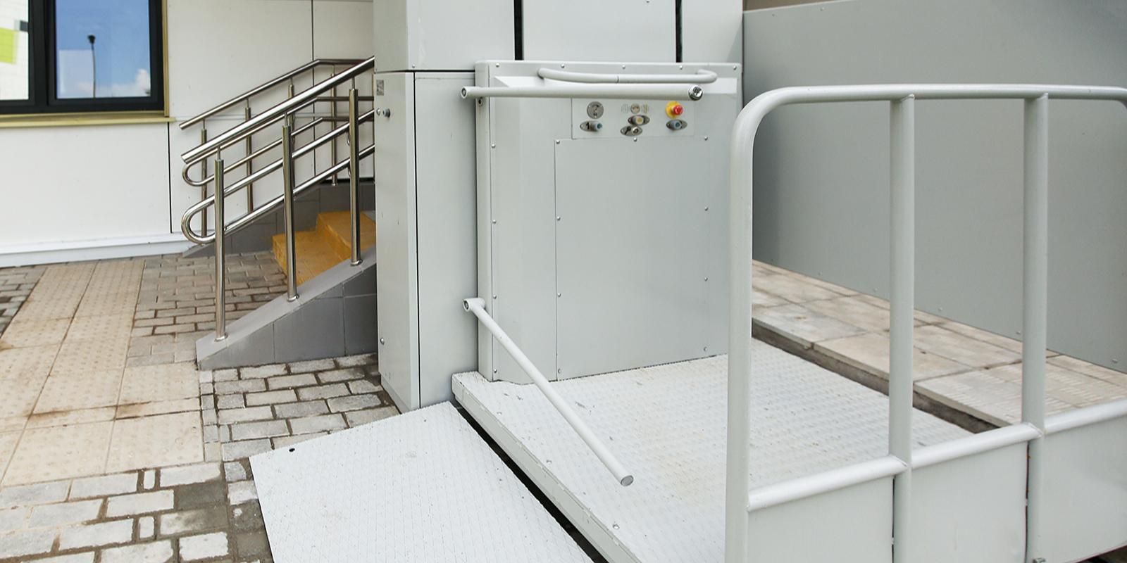 Более 40 подъемных платформ установят в подъездах на юго-западе Москвы