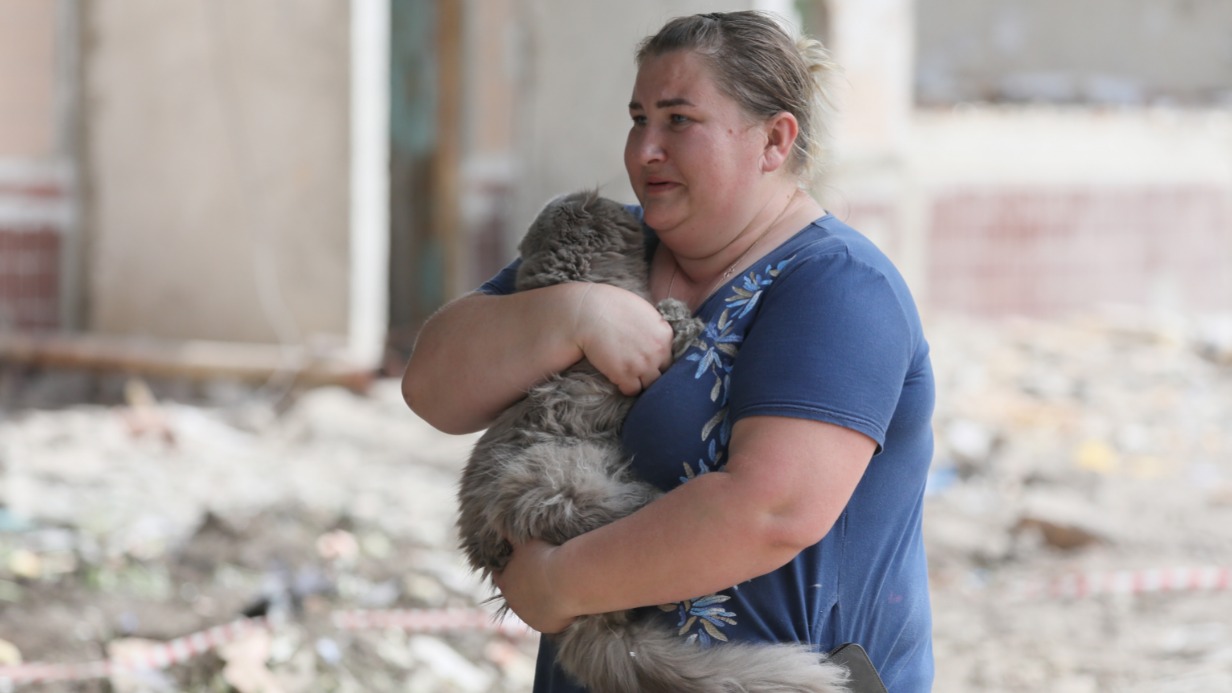 Пострадавшим от вражеских обстрелов окажут помощь