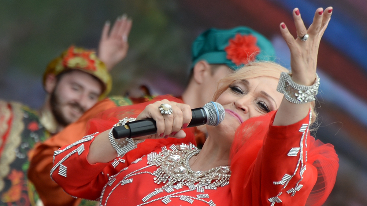 Молодежь на концерте Кадышевой