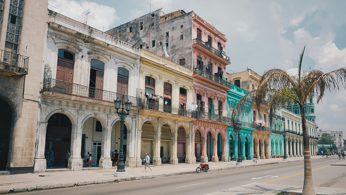 СМИ: Туристов из России отправили на Кубу вместо Венесуэлы