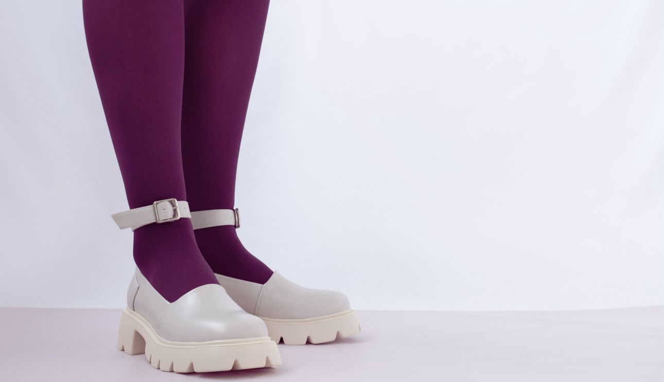 Стилист Кузнецова назвала самую модную обувь лета