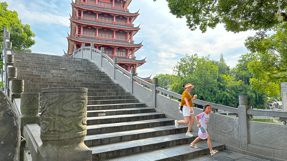 В Шанхае организовали проверку 47 магазинов с поддельной российской продукцией