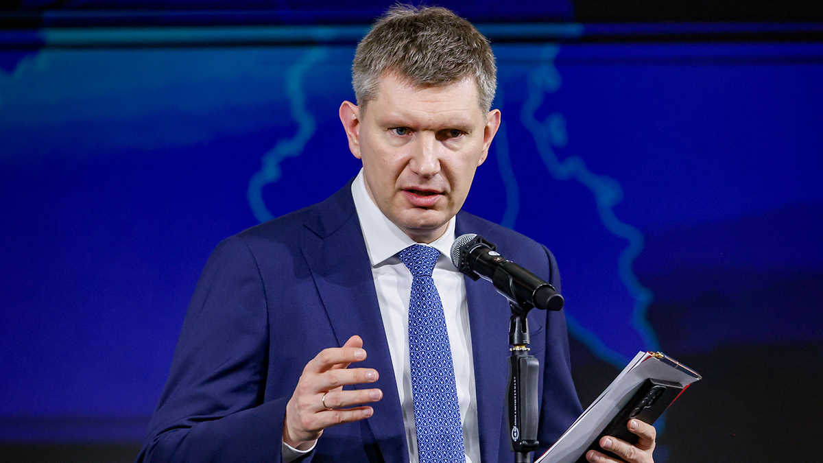 Решетников объяснил причины волатильности валютного курса в России