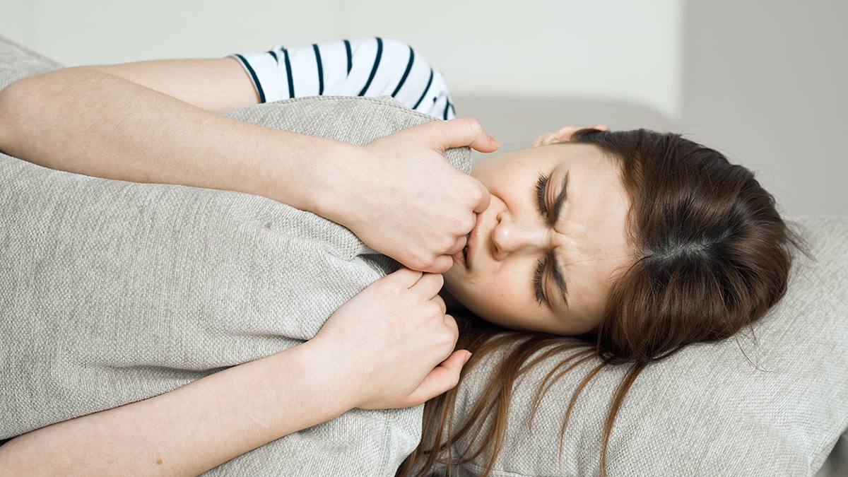 Мигрень, миома, воспаление ЖКТ: к каким хроническим болезням приводит стресс