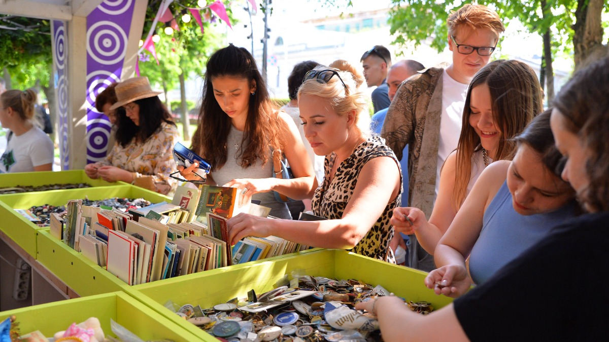 Названы самые продаваемые товары на винтажном маркете фестиваля «Лето в Москве»