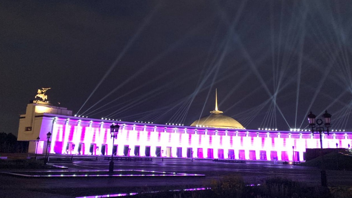 «Лучи Победы» взметнулись над Музеем Победы