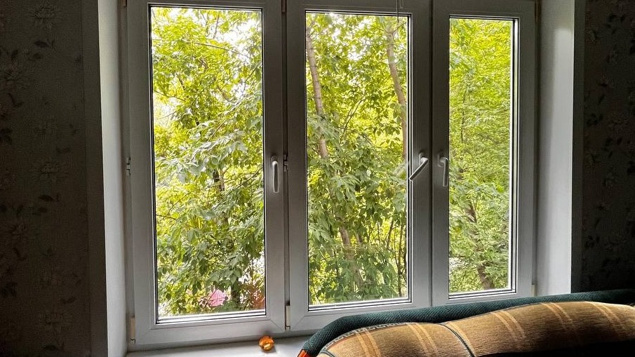 Ребенок выпал с третьего этажа жилого дома на юге Москвы